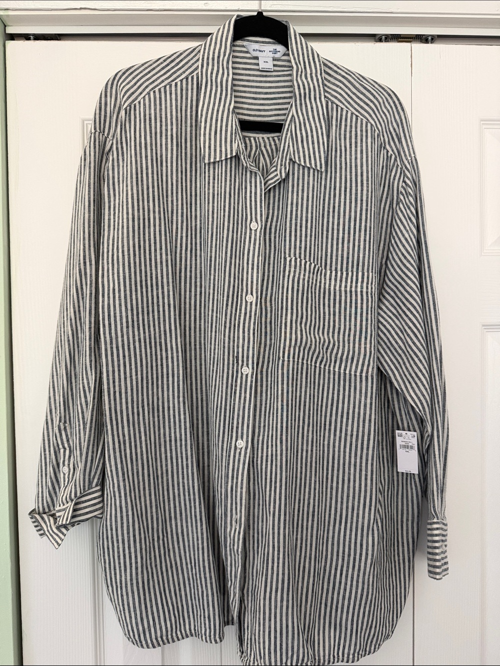 Old Navy Black and White Striped Button-Down Shirt